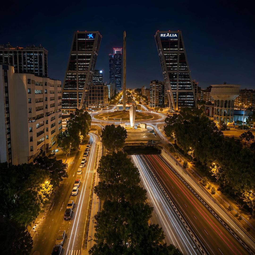Prompt de noche urbana aplicado a render con iluminación nocturna y estelas de tráfico